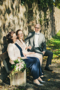 Familienshooting Hochzeitsfotografie Schlossgarten Neuenbuerg Strauss Natur