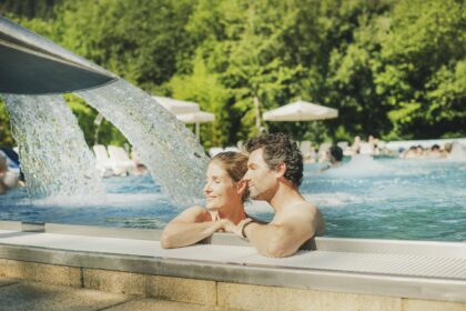 Locherfotodesign_werbefotografie_paracelsustherme_schwarzwald_badliebenzell_thermalbad_paar_sommer